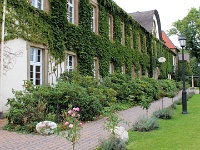 6 Hotel